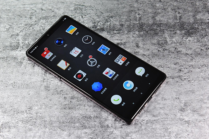 坚果r1摄像头玻璃划痕,坚果r1后摄像头真的容易刮花吗