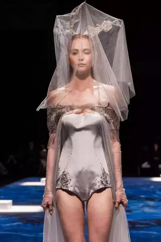 颖儿千山暮雪130斤,颖儿婚纱多少钱