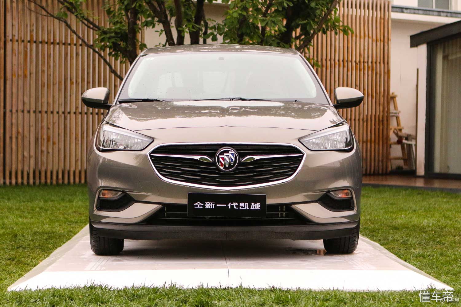 1.3l三缸别克凯越试车,别克凯越外观老款改新款