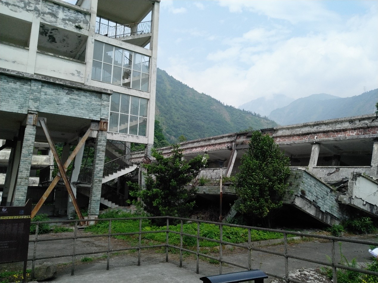 铭记苦难岁月期待为国争光U19男足国家队赴映秀遗址缅怀同胞