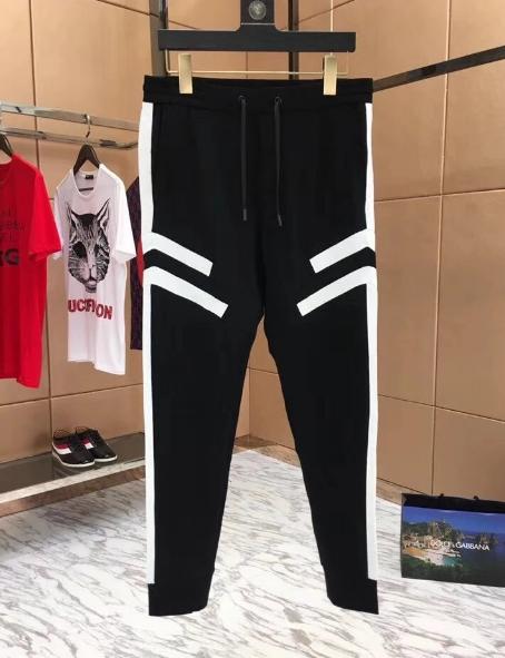 普拉达休闲裤女款,普拉达休闲裤搭配图