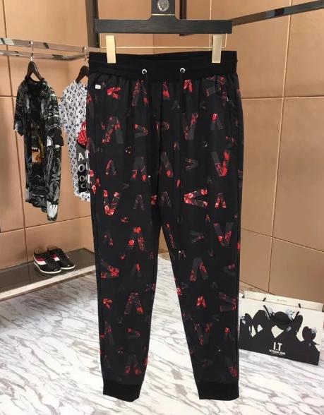 普拉达休闲裤女款,普拉达休闲裤搭配图