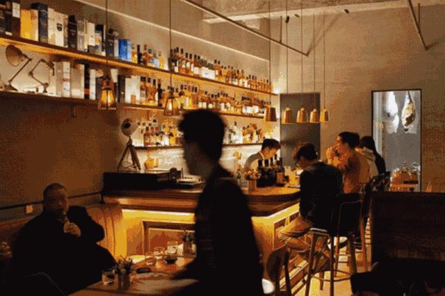 除了挖走北上广的年轻人，杭州还要掏空他们的钱包