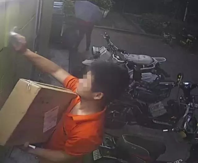 凭取件码拿快递需不需要问姓名,快递柜取件码会发短信吗