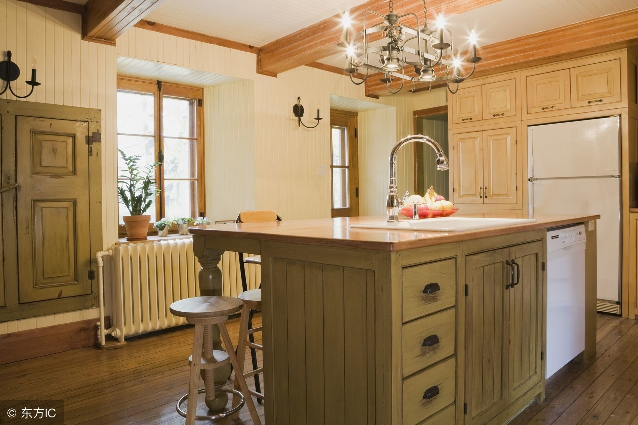 过道顶梁高低不平咋吊顶,房屋顶梁高低不平怎么处理