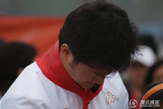 穿越地震带之什邡日记：地震周年谭咏麟黄日华众明星到蓥华小学