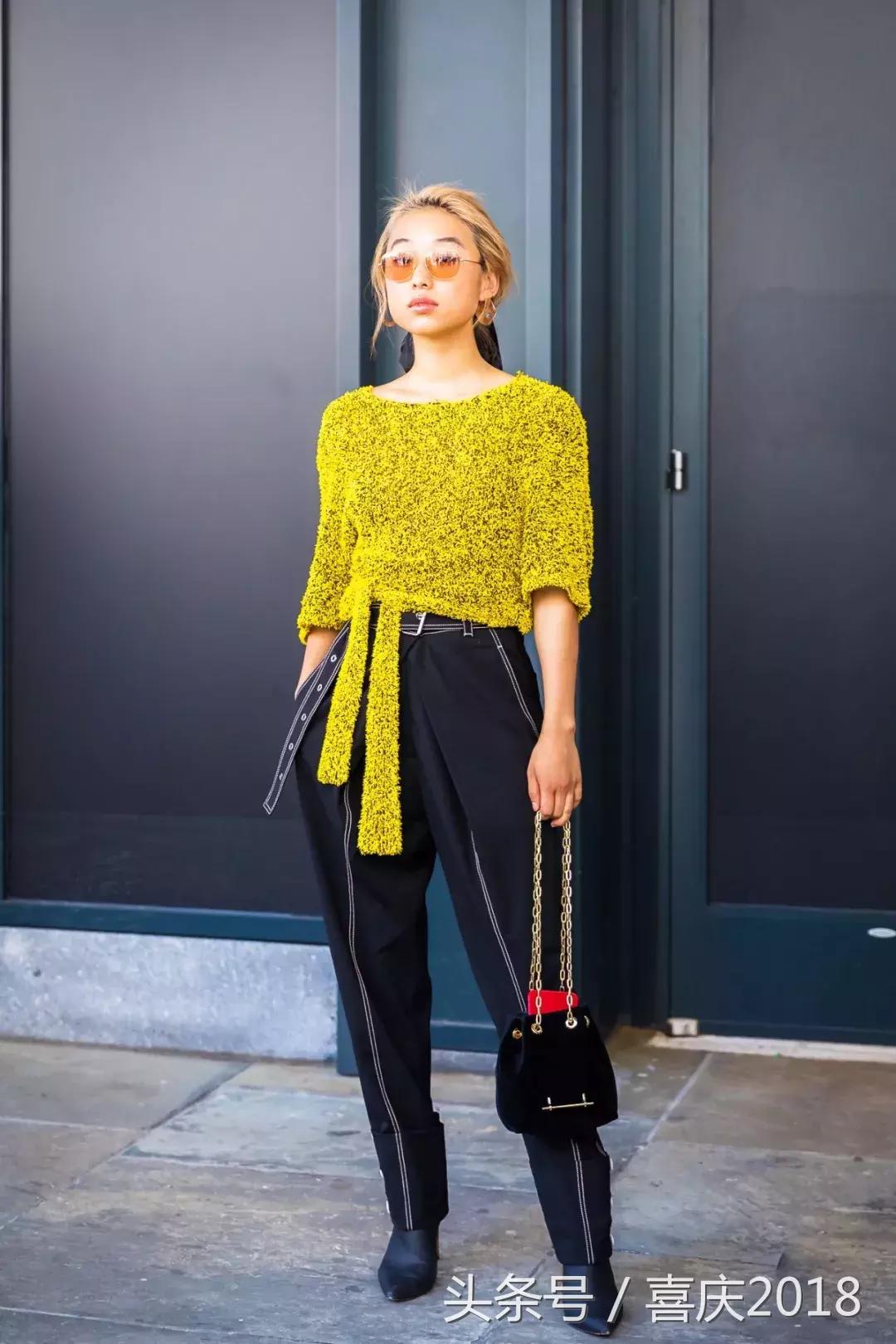 玫红色包包配什么颜色衣服好看,雾霾蓝包包配什么颜色衣服好看