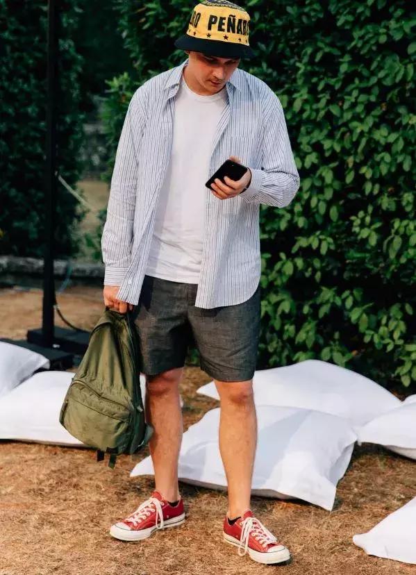 想要帽子戴的帅,清洁必须得跟上