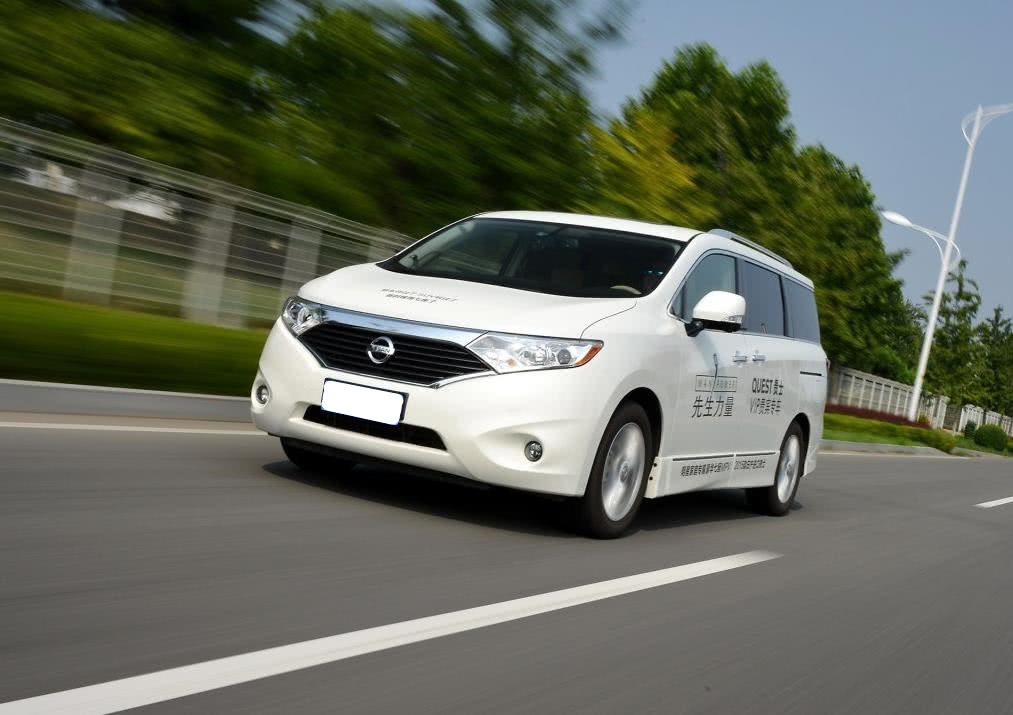 价格不到10万的豪车,日产贵士对比埃尔法