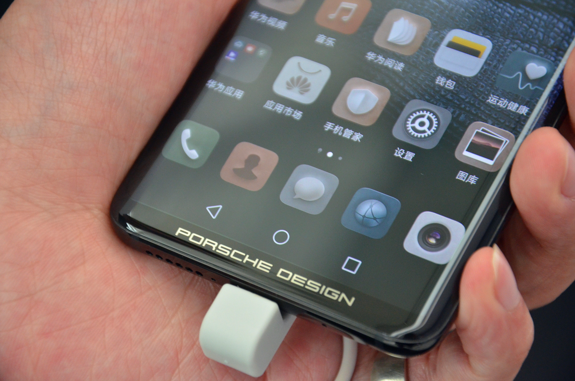 华为mate40pro和华为maters保时捷,华为mate40pro和maters保时捷