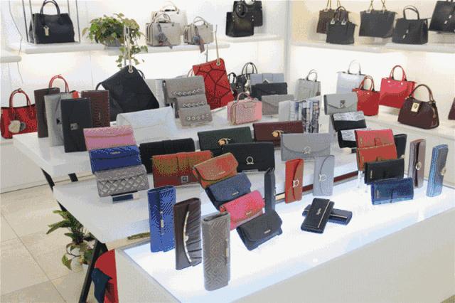 灭霸来了一个响指,灭霸一个响指灭了所有的英雄