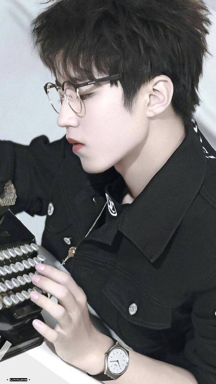 王俊凯bolon暴龙眼镜直播回放,王俊凯bolon暴龙眼镜封面