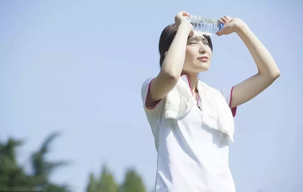 夏天喘不过气呼吸困难是怎么回事,夏天感觉呼吸不顺畅像缺氧