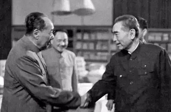 合影留念永不忘,同学合影照时光一去永不回