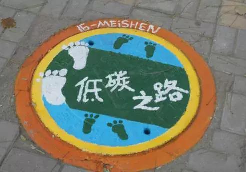 30所职校为井盖“整容”，以画会友，你的学校技术如何？