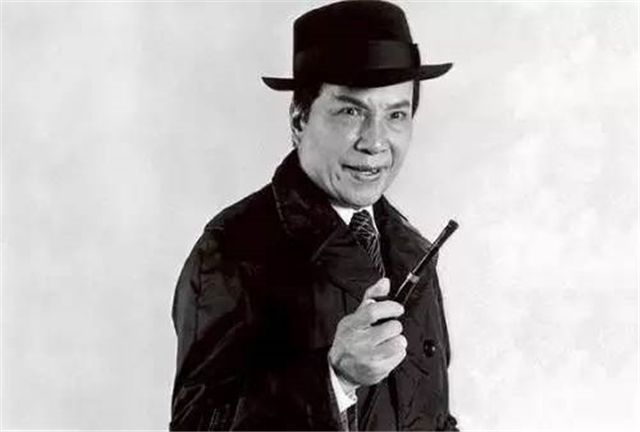 三人同为“达华”，一位已去世，一个背景深厚，第三个是知名奸角