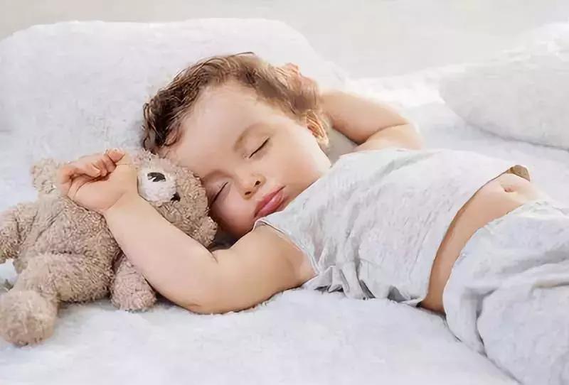 新手妈妈喂奶的正确姿势是这样的