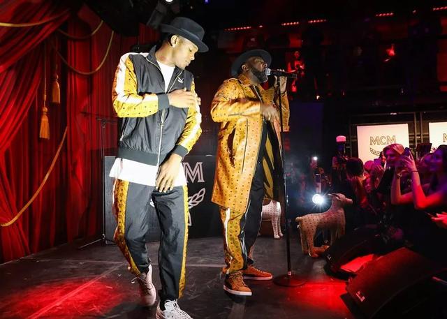 你的背包我的行李箱完整版,你的背包这首歌适合比赛唱吗