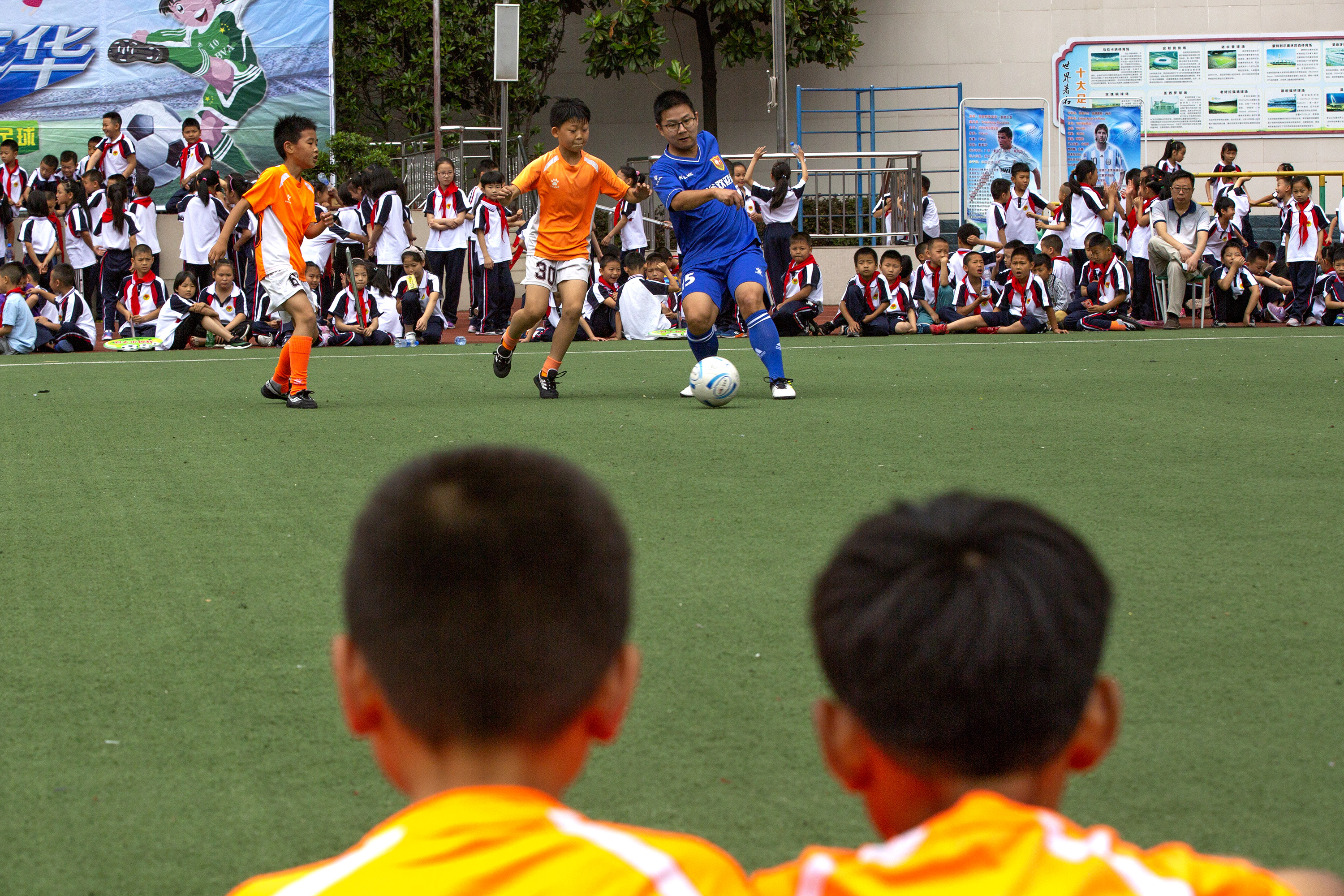 快乐足球迎“六一”,快乐足球绿茵奔跑