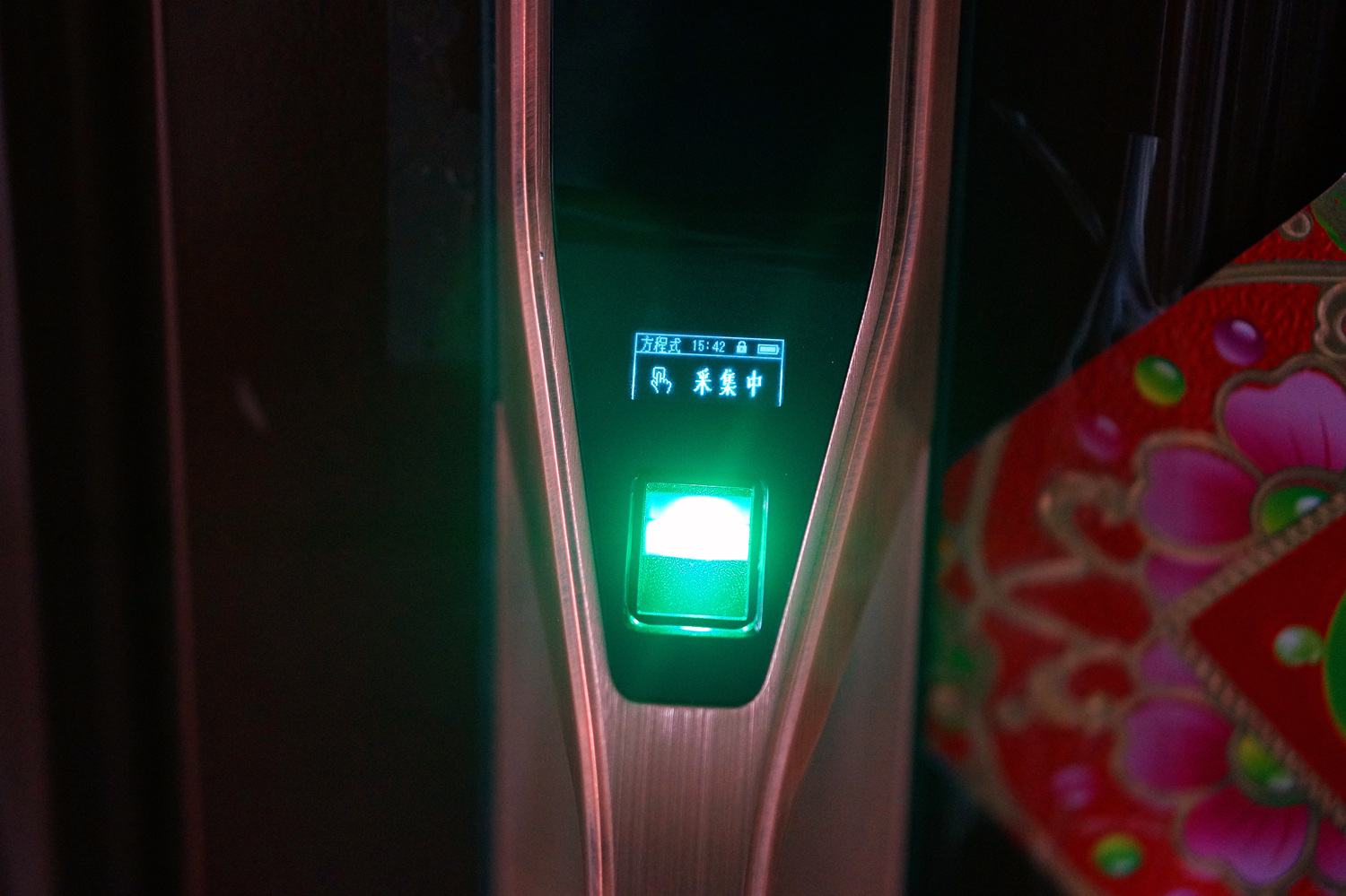 温馨港湾的守护神：六孚方程式指纹防盗锁体验报告