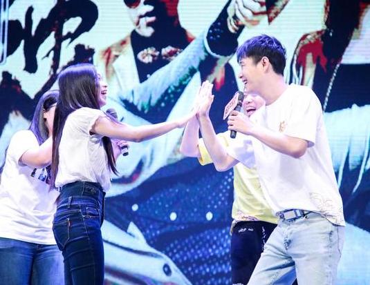 小沈阳大战王宝强,小沈阳猛虫过江歌曲