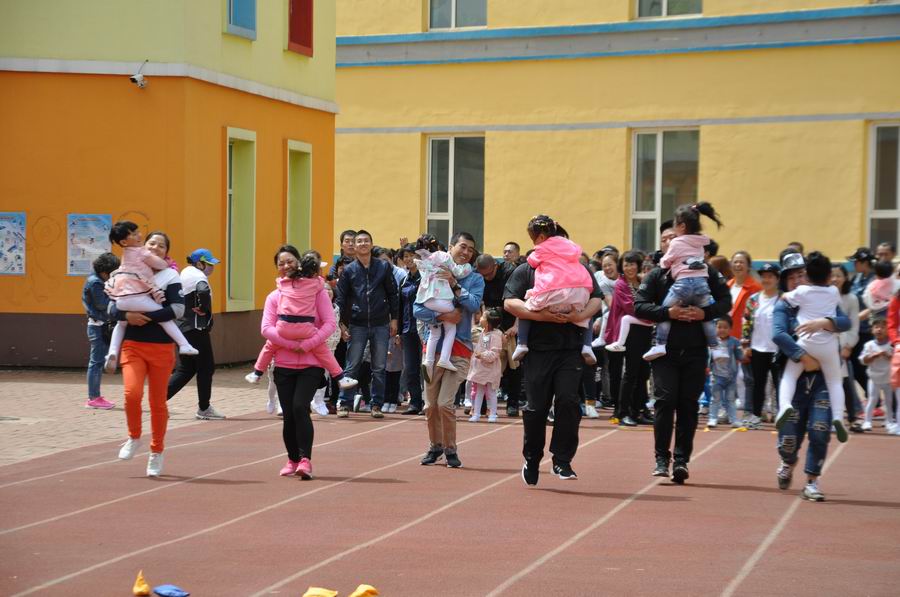 幼儿园忆童年拾童趣六一运动会,幼儿园庆六一彩虹伞亲子运动会