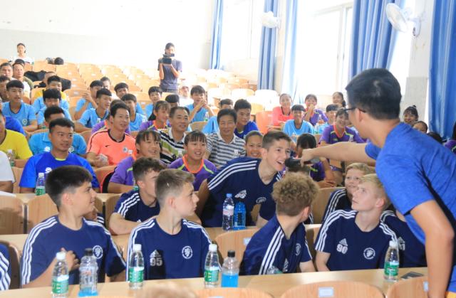 足梦视界｜中英足球文化交流，首站湛江轰动全城