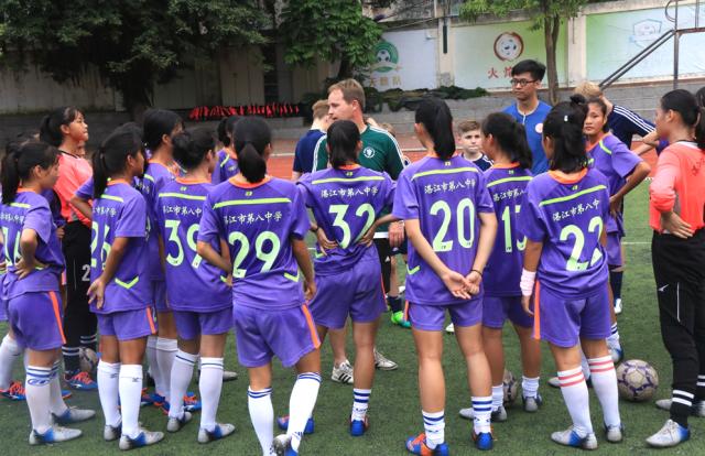 足梦视界｜中英足球文化交流，首站湛江轰动全城