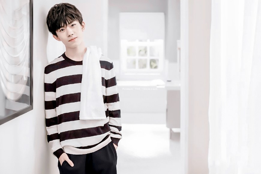 易烊千玺足球少年图片,易烊千玺世界杯直播