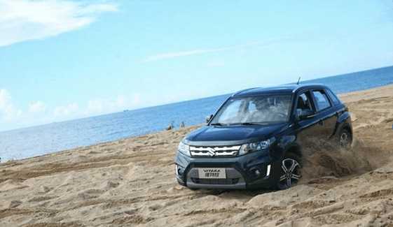 丰田神车卡罗拉，紧凑轿车之王对比铃木小SUV维特拉，选谁不后悔