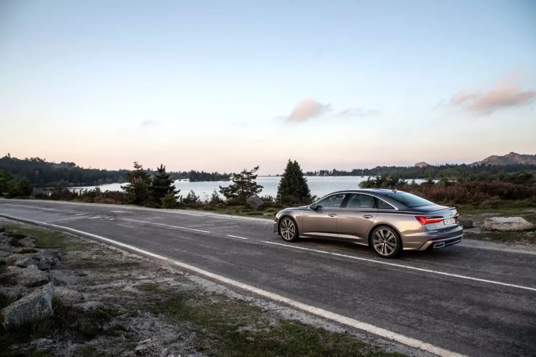 试驾新款六缸奥迪a6,越来越犀利豪华实拍新款奥迪a6