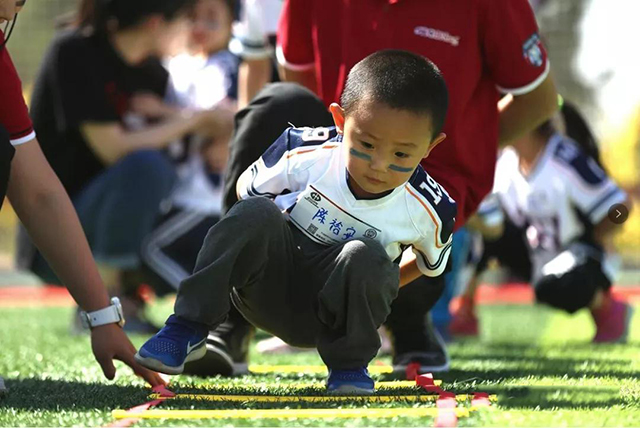 足球联赛亲子互动,六一儿童节亲子足球