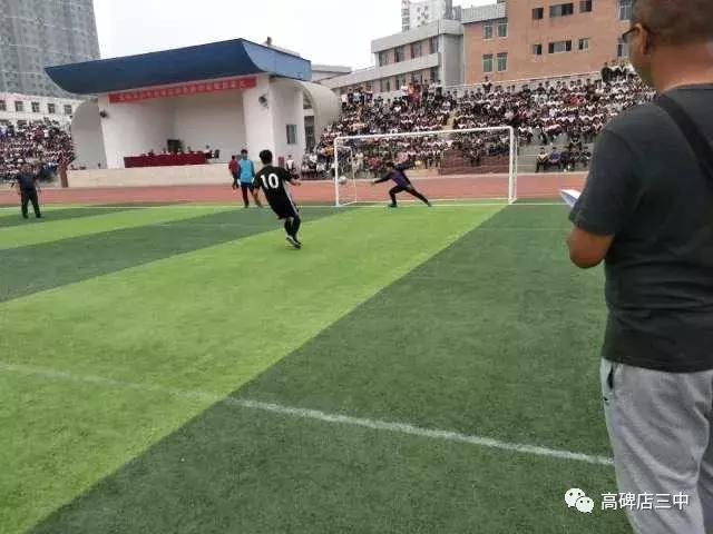 世界杯校园足球展示,青少年足球联赛精彩瞬间