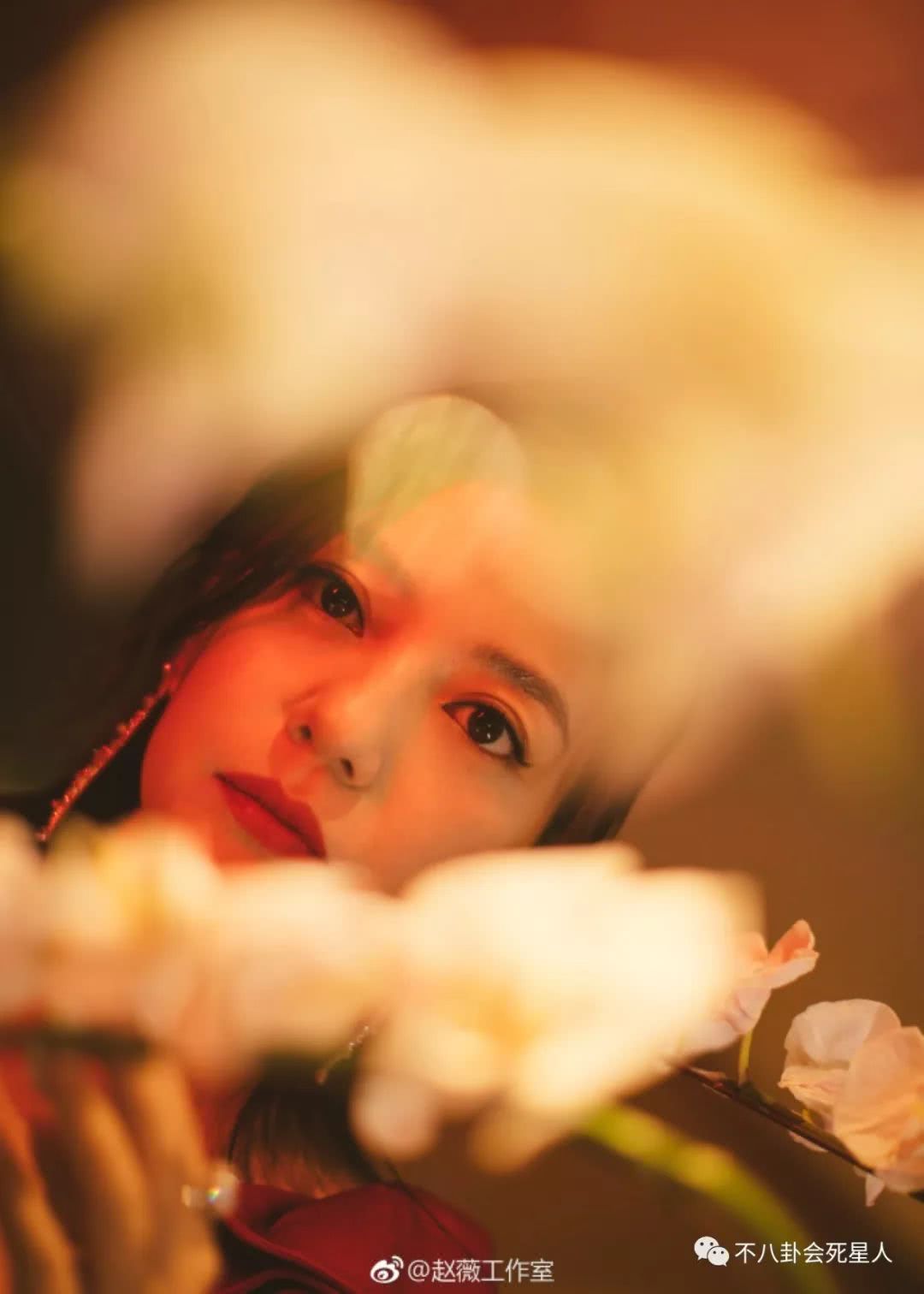 昆凌浓妆前后对比照,大眼女明星素颜