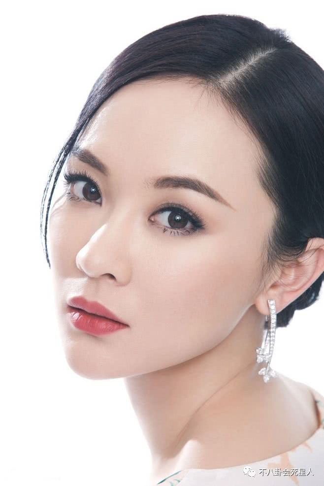 昆凌浓妆前后对比照,大眼女明星素颜