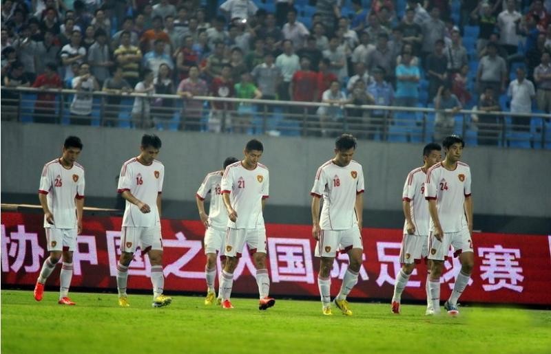 国足1-5惨败泰国视频,中国vs泰国cctv-5国足直播几点