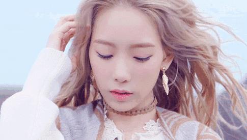 只要两步就能学会的扎发,今夏中性发型女生怎么扎