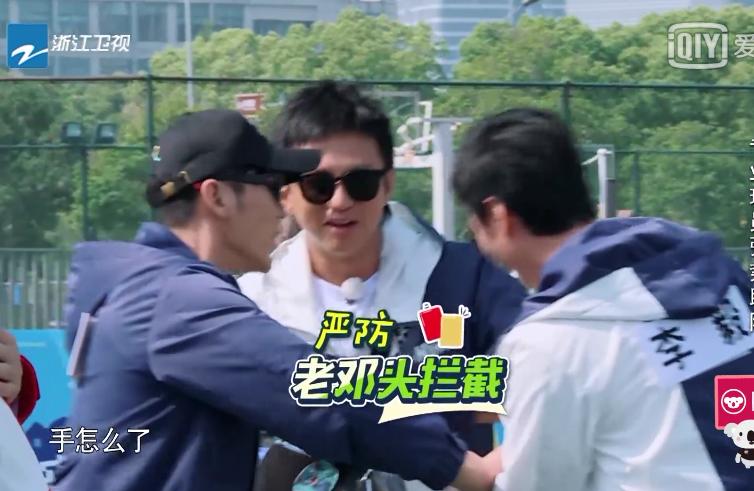 邓超被拦住的时候,邓超跟陈赫被围堵