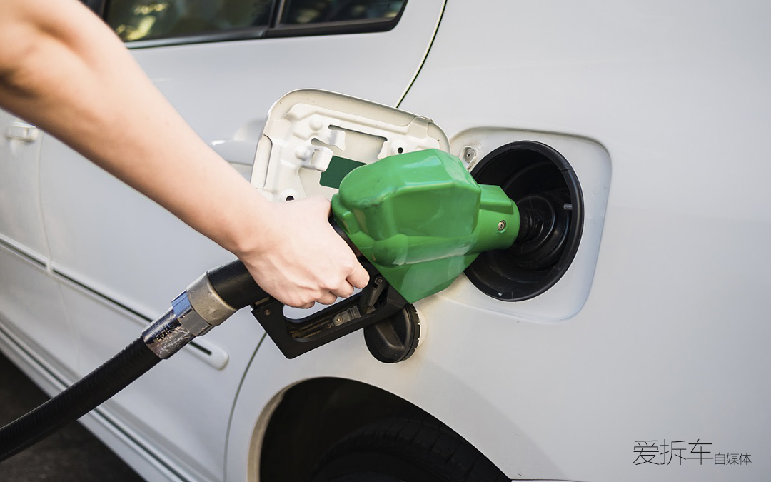 加油员说油箱气压高说要加燃油宝,加油工说油箱气压高怎么回事
