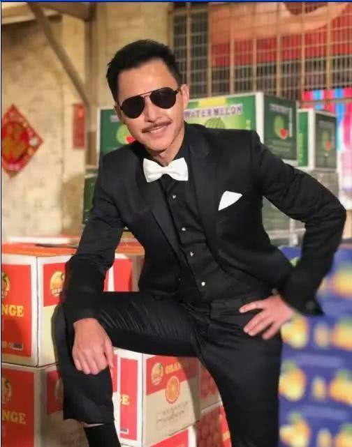 曾是运动员,香港职业足球运动员谭咏麟