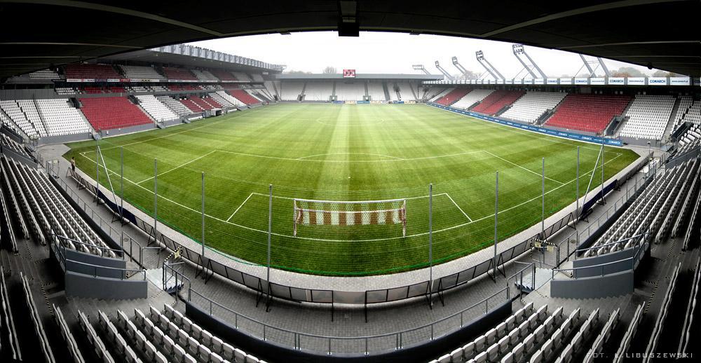 荷兰vs波兰什么球场,欧洲国家足球厉害吗