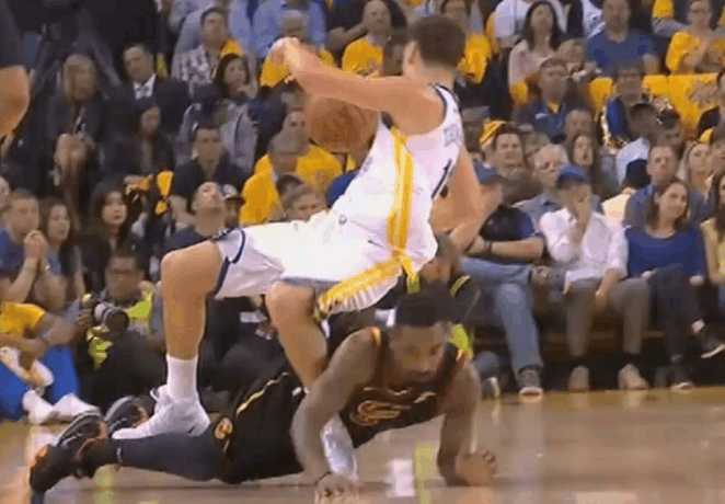 湖人vs掘金g1争议判罚,辽疆总决赛g1判罚