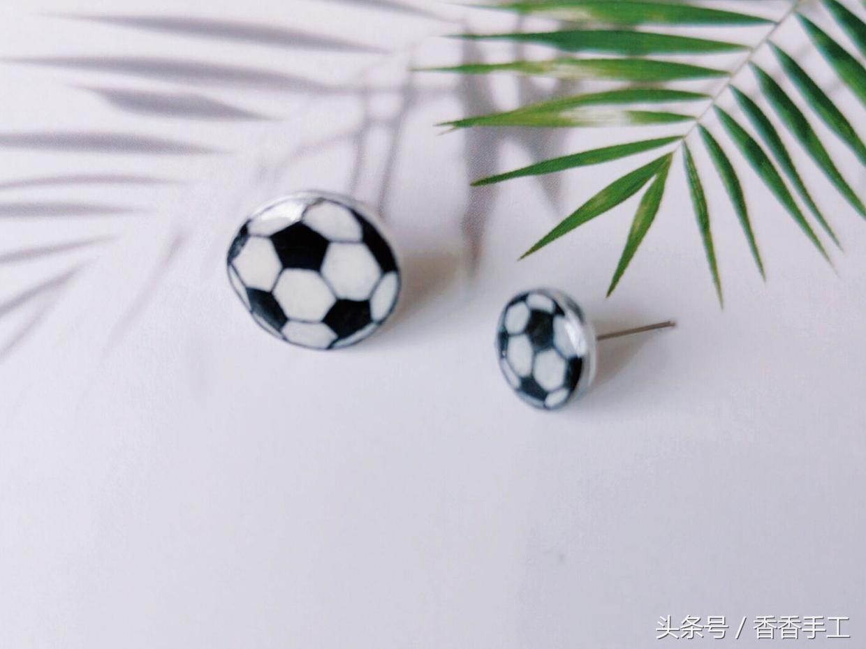 世界杯将至，是时候做些什么来庆祝下了，那么就做一个足球耳钉吧