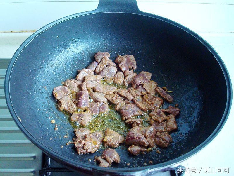 炒豇豆的时候特别炸怎么办,炒豇豆如何不硌牙