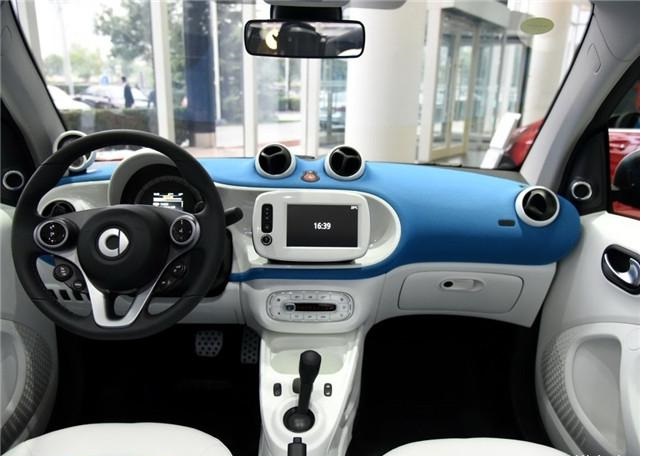 比QQ还小，2个座，不懂的以为是老年车，实际价可能跟迈腾差不多