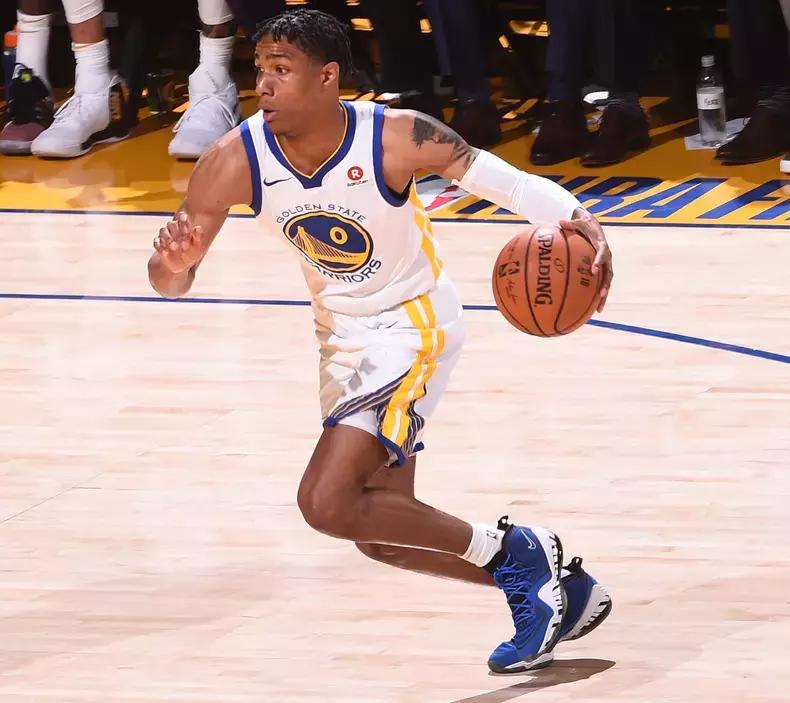 NBA总决赛G1赛场上脚鞋款一览