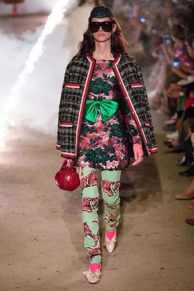 在“鬼”火重重的墓地看秀，是GUCCI给了你勇气