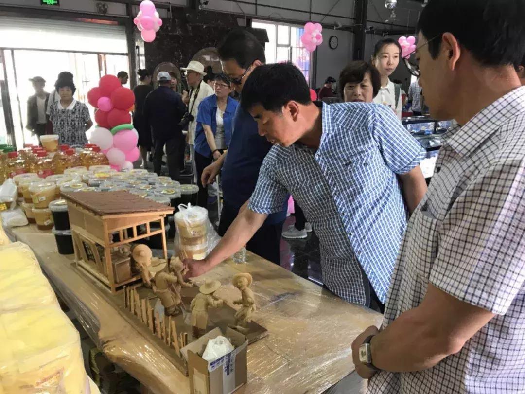 延吉俄罗斯进口商品展示中心,吉林省延吉市木雕茶台