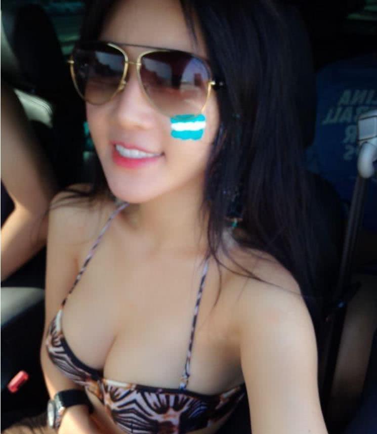 “中国乳神”自拍性感比基尼,网友:果真是“来势胸胸”