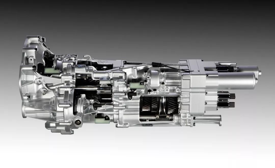 加速2.9秒的拖拉机，一脚油门一个鸡腿，一天租金一辆捷达
